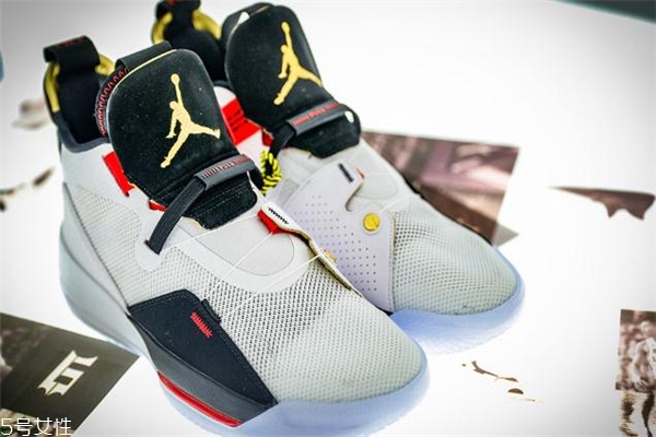 aj33偏碼嗎 按平時(shí)碼數(shù)購(gòu)買 aj33偏碼嗎 按平時(shí)碼數(shù)購(gòu)買