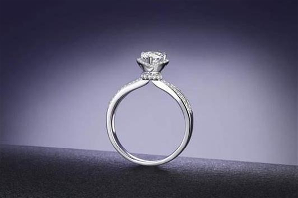 樂(lè)維斯鉆戒怎么定制 線上線下均可