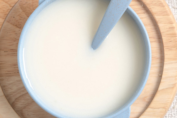 嬰兒米粉多大可以吃 4個(gè)月就能吃 嬰兒米粉多大可以吃 4個(gè)月就能吃