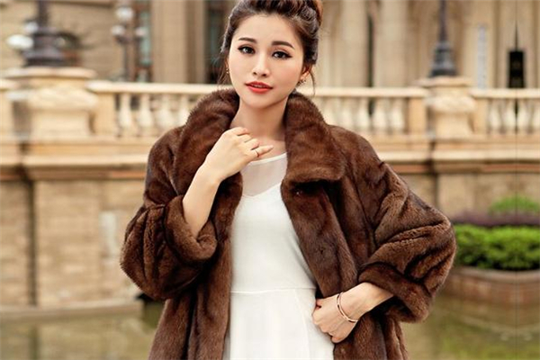 貂皮大衣掉毛正常嗎 少量浮毛是正常的 貂皮大衣掉毛正常嗎 少量浮毛是正常的