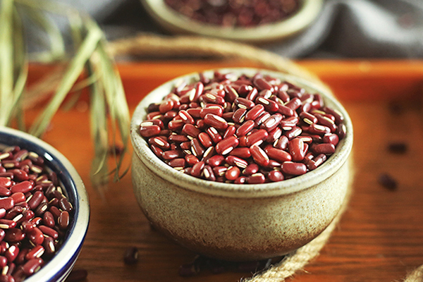 赤小豆是什么顏色 不鮮艷的暗紅色 赤小豆是什么顏色 不鮮艷的暗紅色