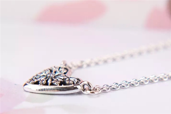 潘多拉冬日之心項鏈多少錢 氣質個性鎖骨鏈
