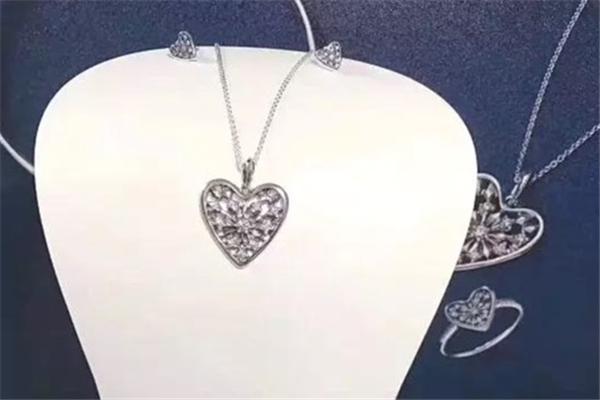 潘多拉冬日之心項鏈多少錢 氣質個性鎖骨鏈