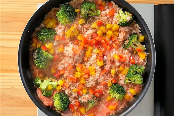 紅醬起司燉飯的做法 簡(jiǎn)易步驟圖解 紅醬起司燉飯的做法 簡(jiǎn)易步驟圖解