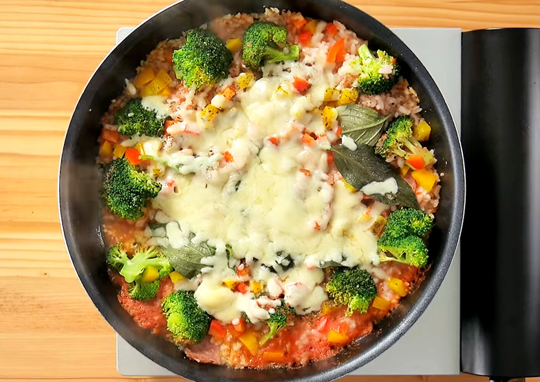 紅醬起司燉飯的做法 簡(jiǎn)易步驟圖解 紅醬起司燉飯的做法 簡(jiǎn)易步驟圖解