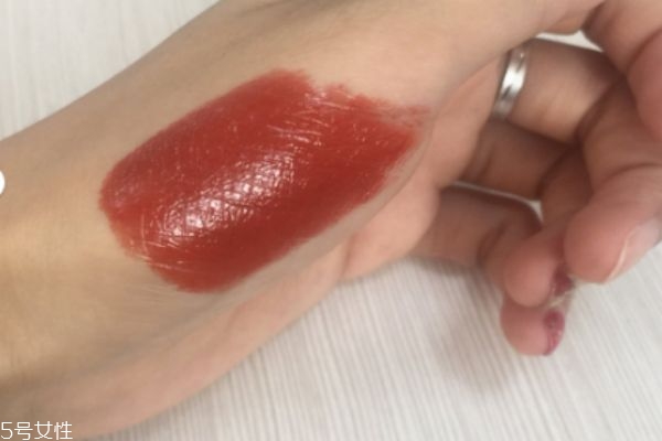 歐萊雅紛澤滋潤(rùn)唇膏試色 歐萊雅紛澤滋潤(rùn)口紅