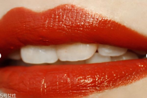 歐萊雅紛澤滋潤(rùn)唇膏試色 歐萊雅紛澤滋潤(rùn)口紅