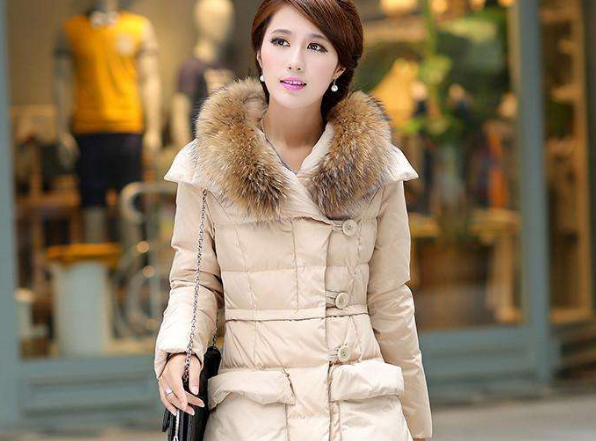 羽絨服用什么洗滌劑？洗羽絨服用洗衣粉還是洗衣液？