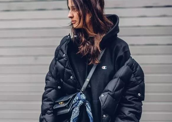 羽絨服可以烘干嗎？羽絨服能用烘干機(jī)嗎？