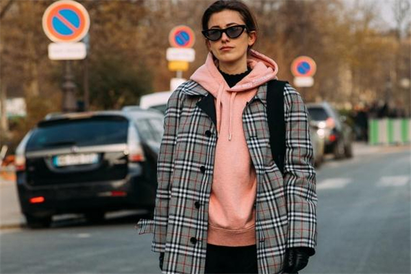 格子大衣顯老氣嗎 搭配方法很關(guān)鍵 格子大衣顯老氣嗎 搭配方法很關(guān)鍵