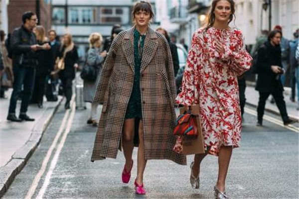 格子大衣顯老氣嗎 搭配方法很關(guān)鍵 格子大衣顯老氣嗎 搭配方法很關(guān)鍵