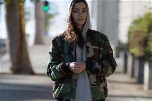 衛(wèi)衣搭配什么外套 秋冬疊穿搭法 衛(wèi)衣搭配什么外套 秋冬疊穿搭法