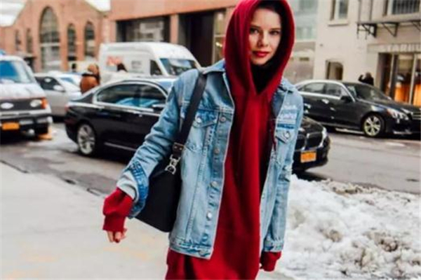 衛(wèi)衣搭配什么外套 秋冬疊穿搭法 衛(wèi)衣搭配什么外套 秋冬疊穿搭法