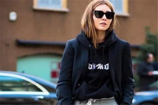 衛(wèi)衣搭配什么外套 秋冬疊穿搭法 衛(wèi)衣搭配什么外套 秋冬疊穿搭法