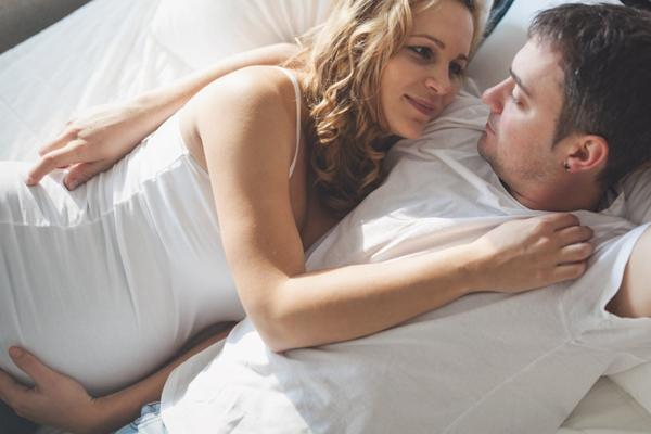 懷孕后分床睡嗎 老公做到這幾點(diǎn)沒必要 懷孕后分床睡嗎 老公做到這幾點(diǎn)沒必要