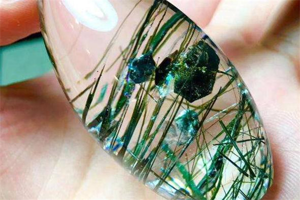 綠發(fā)晶和綠幽靈哪個更好 看個人需求 綠發(fā)晶和綠幽靈哪個更好 看個人需求