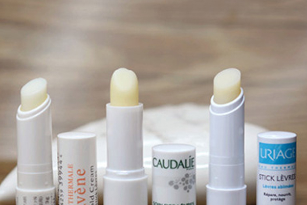 冬季應該怎樣選擇潤唇膏?需要注意事項 冬季應該怎樣選擇潤唇膏?需要注意事項