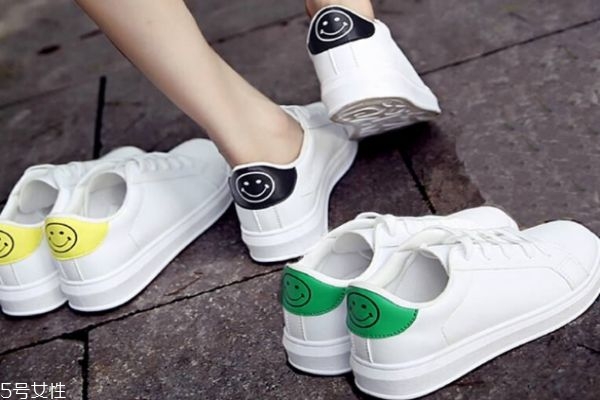白鞋子發(fā)黃有什么辦法變白 不同種類不同洗法 白鞋子發(fā)黃有什么辦法變白 不同種類不同洗法