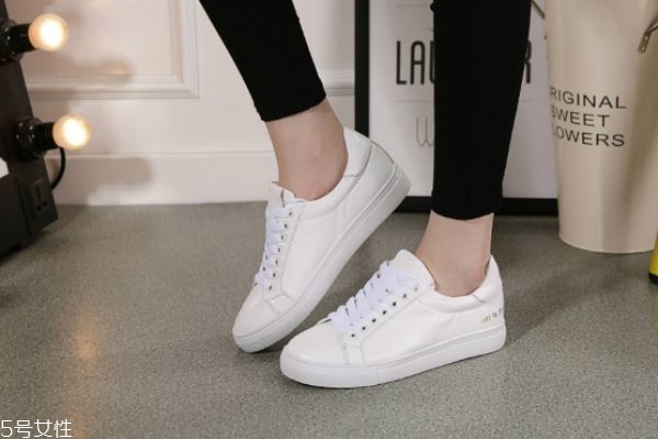 白鞋子發(fā)黃有什么辦法變白 不同種類不同洗法 白鞋子發(fā)黃有什么辦法變白 不同種類不同洗法