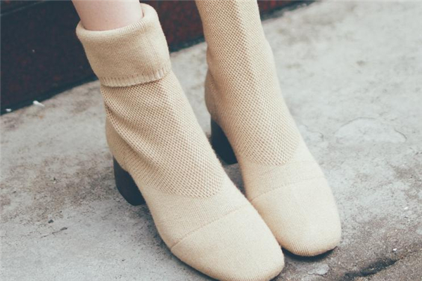 靴子可以水洗嗎 不要直接用水沖 靴子可以水洗嗎 不要直接用水沖