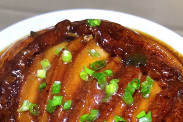 梅菜扣肉是什么肉 這樣的肉最好 梅菜扣肉是什么肉 這樣的肉最好