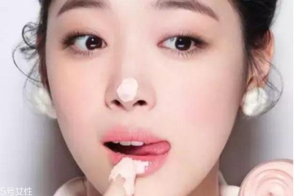 怎樣畫(huà)約會(huì)妝容 超甜美粉色妝容化妝步驟