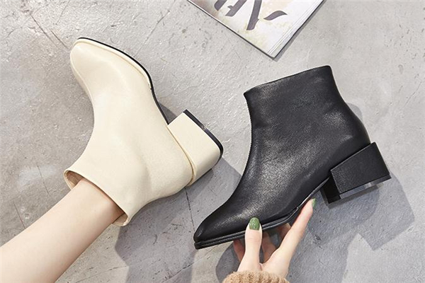 靴子能用吹風機吹干嗎 注意風的溫度