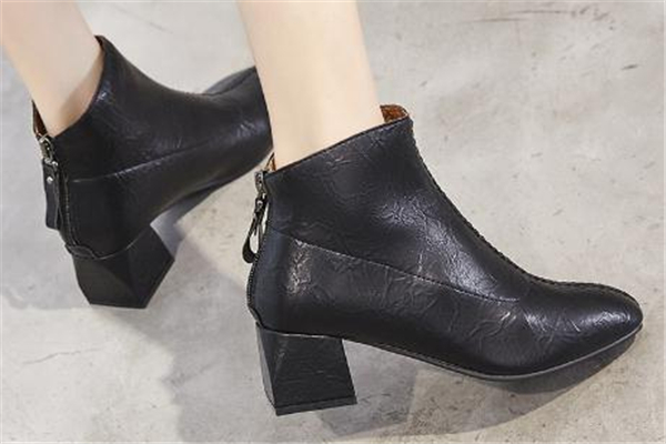 靴子能用吹風(fēng)機吹干嗎 注意風(fēng)的溫度 靴子能用吹風(fēng)機吹干嗎 注意風(fēng)的溫度