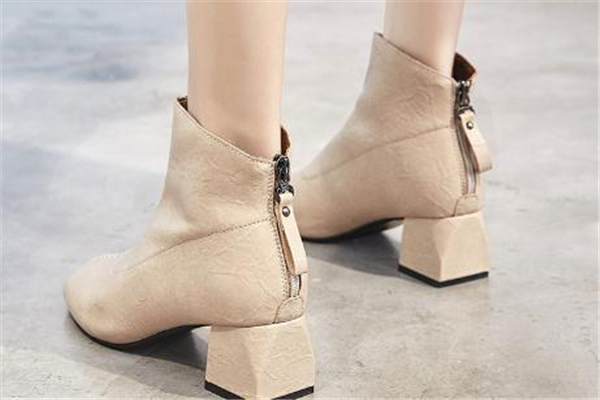 靴子能用吹風(fēng)機吹干嗎 注意風(fēng)的溫度 靴子能用吹風(fēng)機吹干嗎 注意風(fēng)的溫度