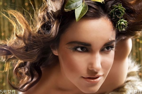 焗油膏和護發(fā)素的區(qū)別 焗油膏是深層滋養(yǎng) 焗油膏和護發(fā)素的區(qū)別 焗油膏是深層滋養(yǎng)