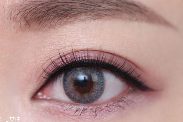 仙女妝容怎么畫(huà) 粉嫩柔和眼妝教程
