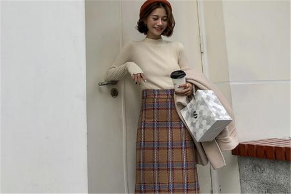 毛呢裙子大了怎么改小 這樣做更合身 毛呢裙子大了怎么改小 這樣做更合身