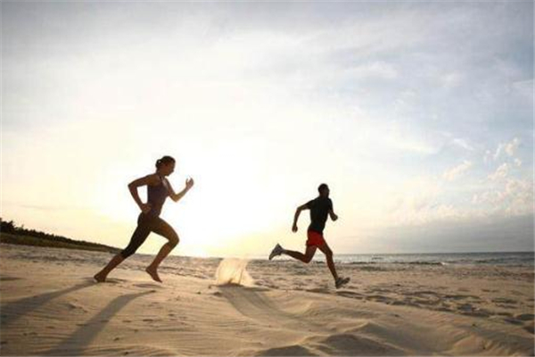 馬拉松跑完如何恢復(fù) 注意拉伸和按摩 馬拉松跑完如何恢復(fù) 注意拉伸和按摩