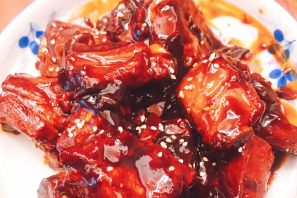 紅燒排骨是什么味道 咸香的味道 紅燒排骨是什么味道 咸香的味道