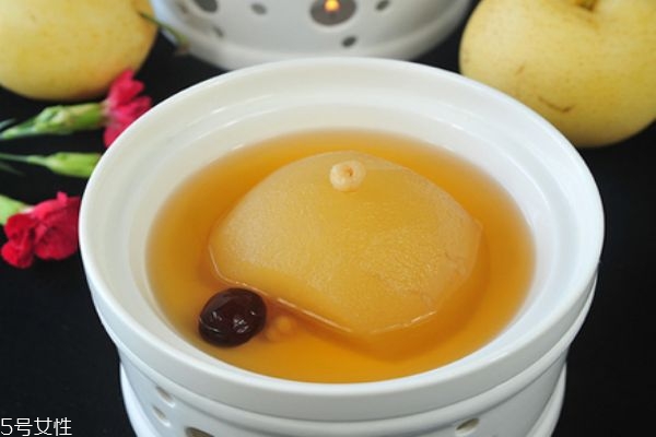 冰糖雪梨是涼性的嗎 冰糖雪梨要去皮嗎 冰糖雪梨是涼性的嗎 冰糖雪梨要去皮嗎