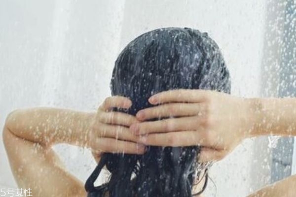 油性發(fā)質(zhì)能用護發(fā)素嗎 可以用的 油性發(fā)質(zhì)能用護發(fā)素嗎 可以用的