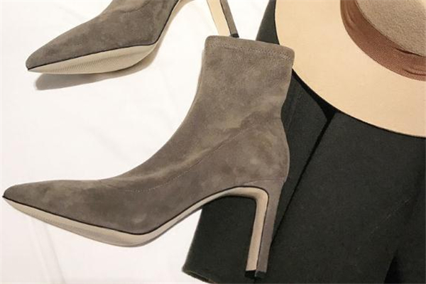 絨面短靴怎么清洗 用軟毛刷刷洗 絨面短靴怎么清洗 用軟毛刷刷洗