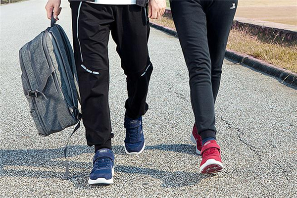 健步鞋是什么意思 一種很舒服的運(yùn)動鞋 健步鞋是什么意思 一種很舒服的運(yùn)動鞋