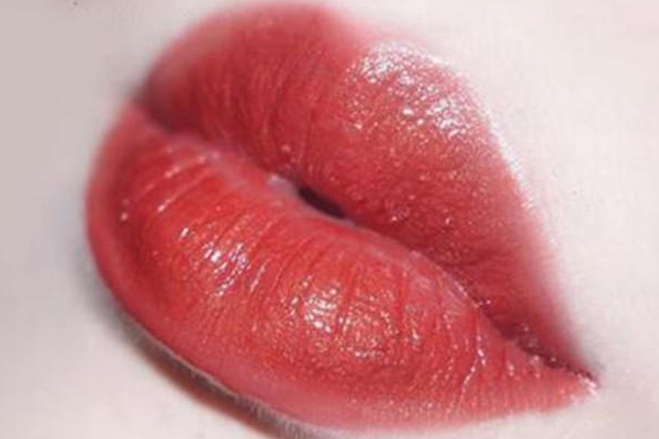 冬天適合涂什么顏色的口紅 這4種了解一下 冬天適合涂什么顏色的口紅 這4種了解一下