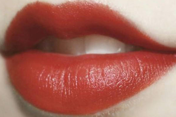 冬天適合涂什么顏色的口紅 這4種了解一下 冬天適合涂什么顏色的口紅 這4種了解一下