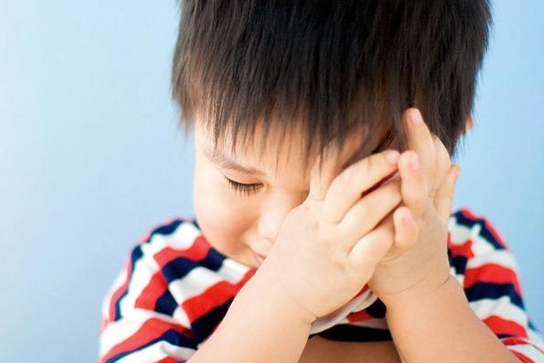 小孩愛(ài)揉眼睛怎么回事 警惕3種病