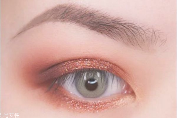 圣誕亮片妝怎么畫(huà) 圣誕眼妝怎么畫(huà)