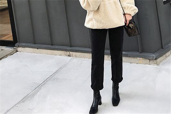 靴子上有油怎么處理 用這些方法 靴子上有油怎么處理 用這些方法