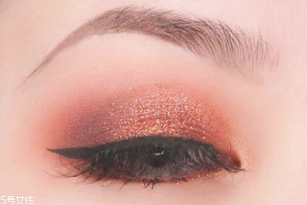 圣誕亮片妝怎么畫(huà) 圣誕眼妝怎么畫(huà)