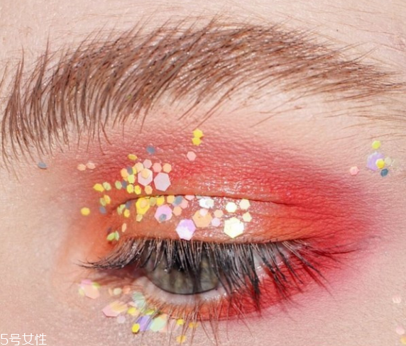 圣誕亮片妝怎么畫(huà) 圣誕眼妝怎么畫(huà)