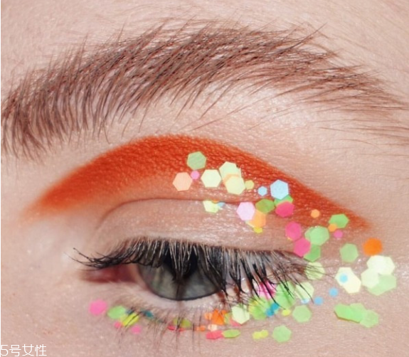 圣誕亮片妝怎么畫(huà) 圣誕眼妝怎么畫(huà)