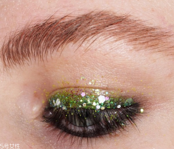圣誕亮片妝怎么畫(huà) 圣誕眼妝怎么畫(huà)