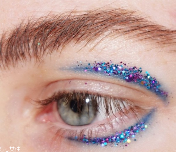 圣誕亮片妝怎么畫(huà) 圣誕眼妝怎么畫(huà)