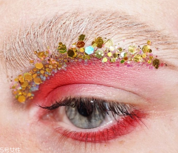 圣誕亮片妝怎么畫(huà) 圣誕眼妝怎么畫(huà)