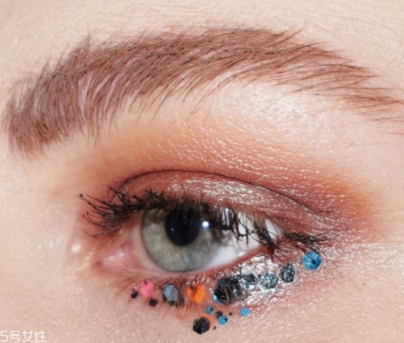 圣誕亮片妝怎么畫(huà) 圣誕眼妝怎么畫(huà)